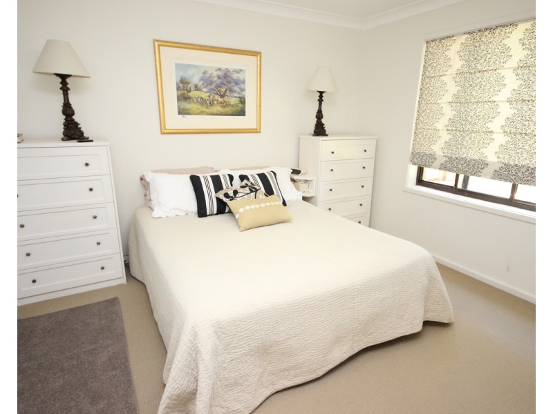 16 Tree View Place, Forster NSW 2428
