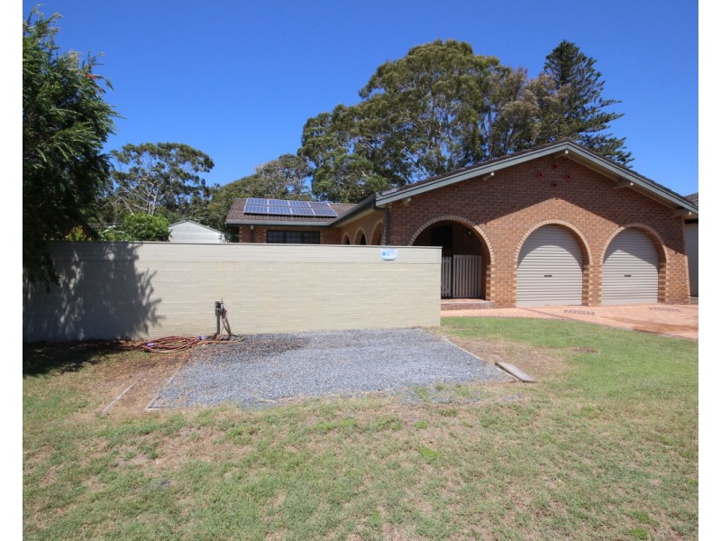 16 Tree View Place, Forster NSW 2428