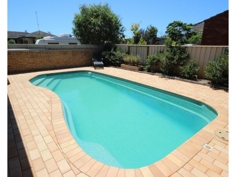 16 Tree View Place, Forster NSW 2428