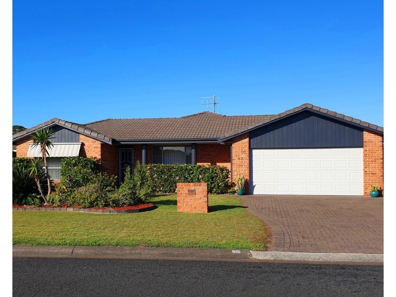 82  Amanda Crescent, Forster NSW 2428