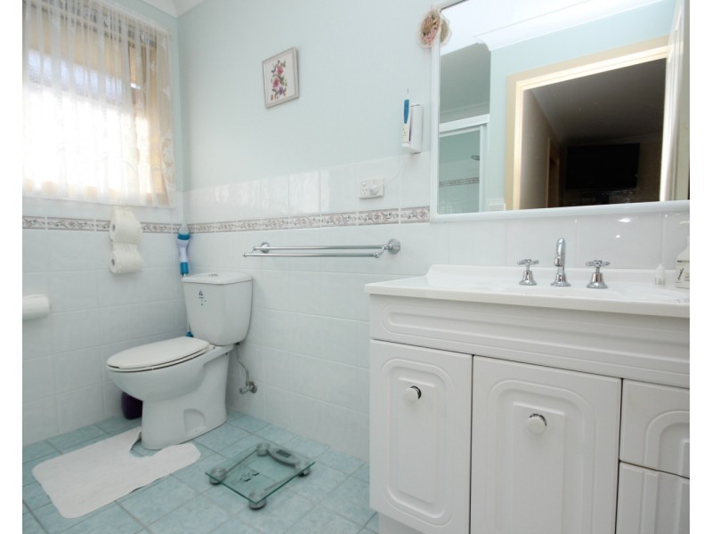 33 Hawaii Avenue, Forster NSW 2428