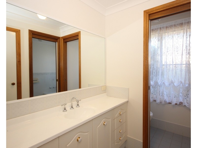 8 Christian Crescent, Forster NSW 2428