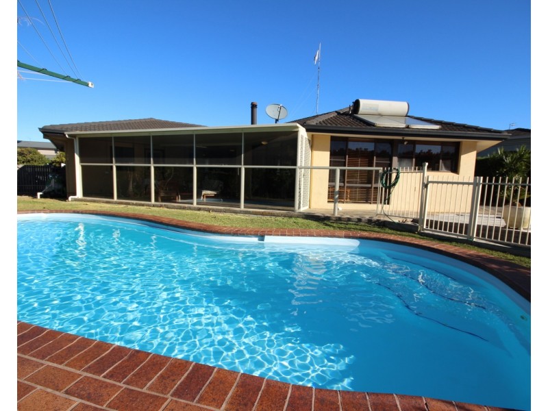 27 Palmway Crescent, Tuncurry NSW 2428