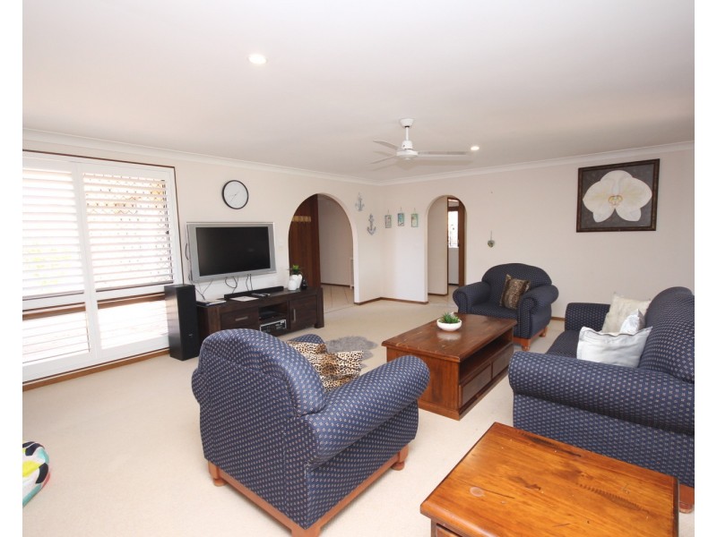 9 Roebuck Key, Forster NSW 2428