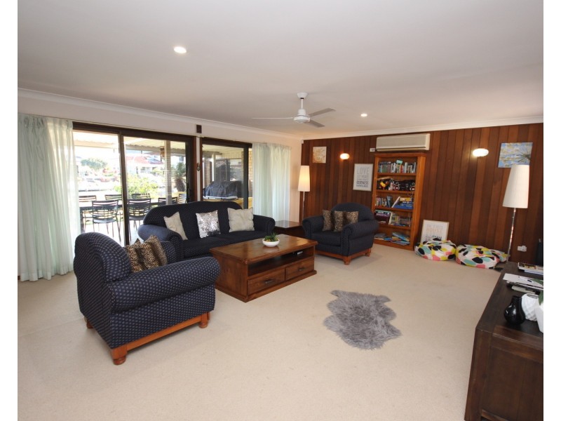 9 Roebuck Key, Forster NSW 2428