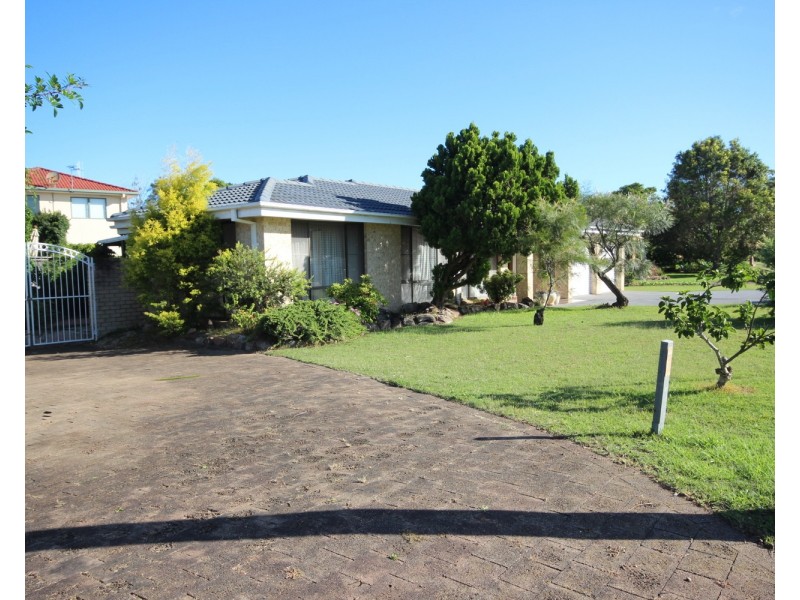 76 Taree Street, Tuncurry NSW 2428