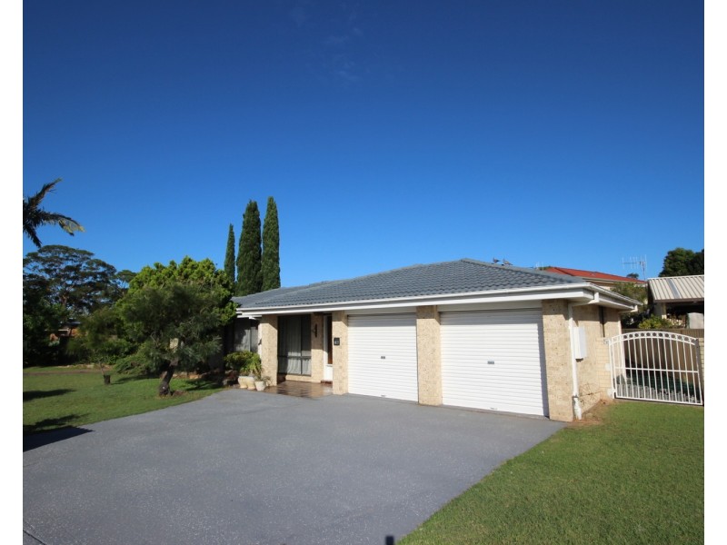 76 Taree Street, Tuncurry NSW 2428