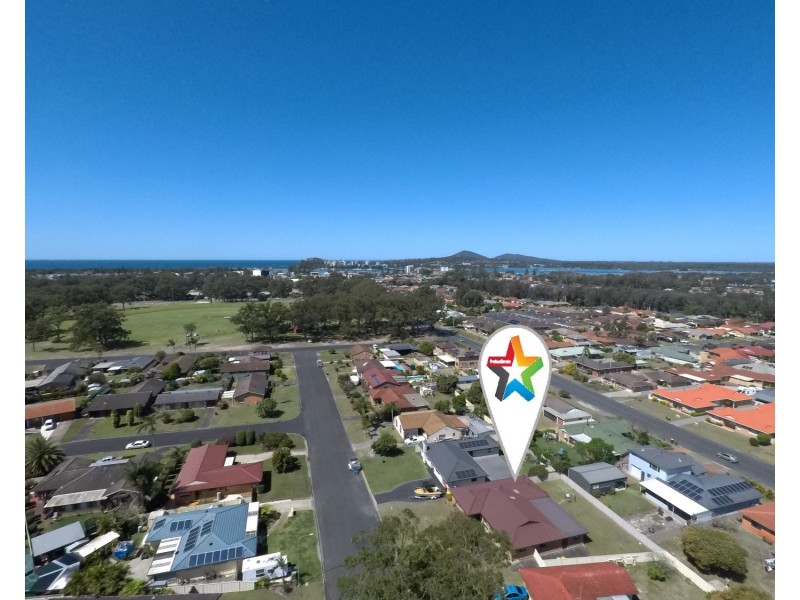 12 De Lore Crescent, Tuncurry NSW 2428