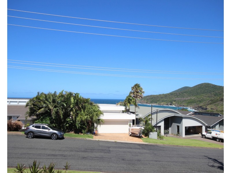 11 Lakeview Crescent, Forster NSW 2428