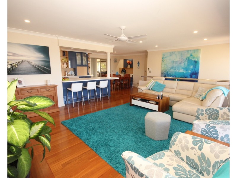 11 Lakeview Crescent, Forster NSW 2428