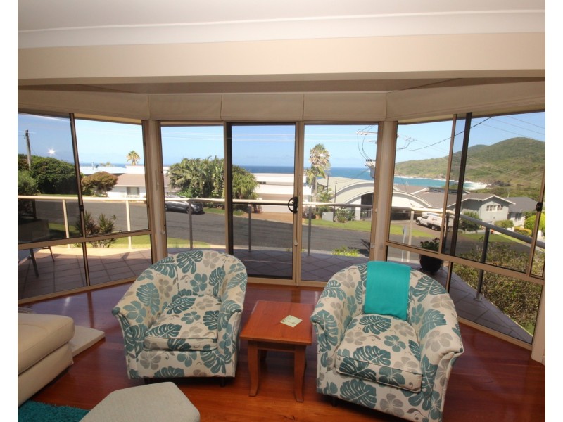 11 Lakeview Crescent, Forster NSW 2428