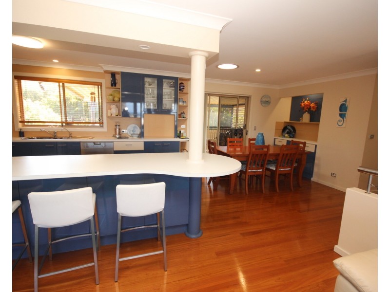 11 Lakeview Crescent, Forster NSW 2428