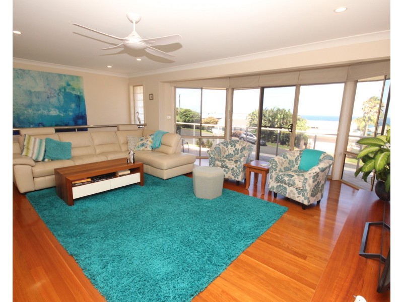 11 Lakeview Crescent, Forster NSW 2428