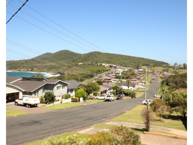 11 Lakeview Crescent, Forster NSW 2428
