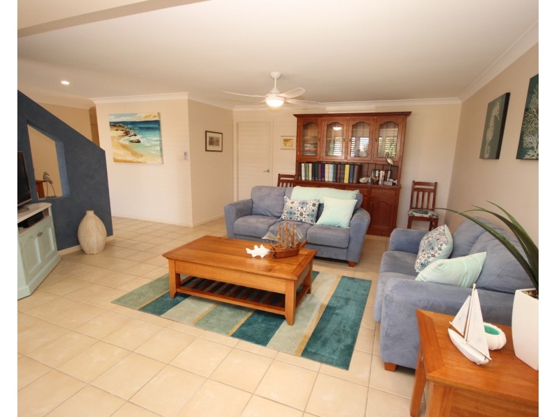 11 Lakeview Crescent, Forster NSW 2428