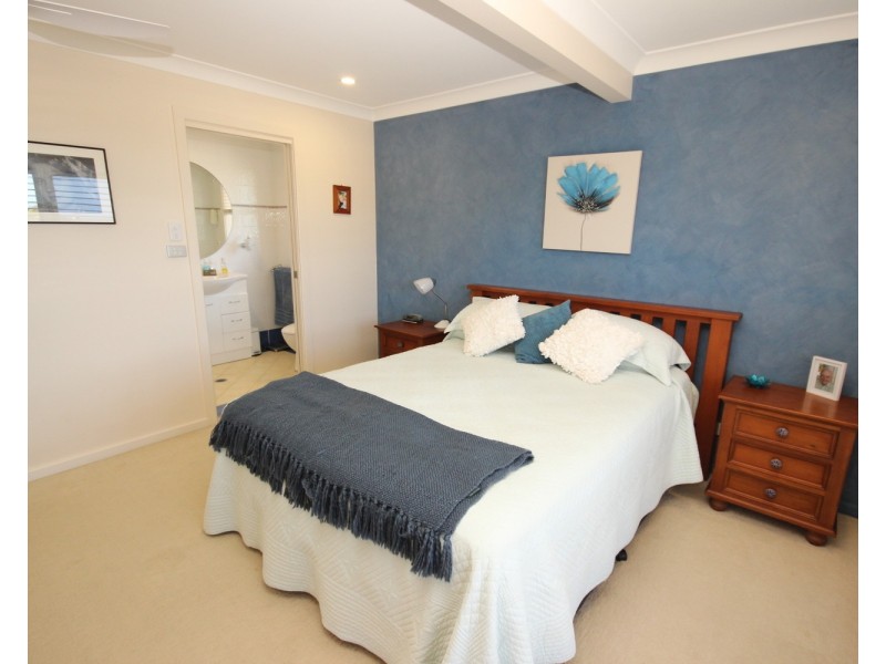 11 Lakeview Crescent, Forster NSW 2428