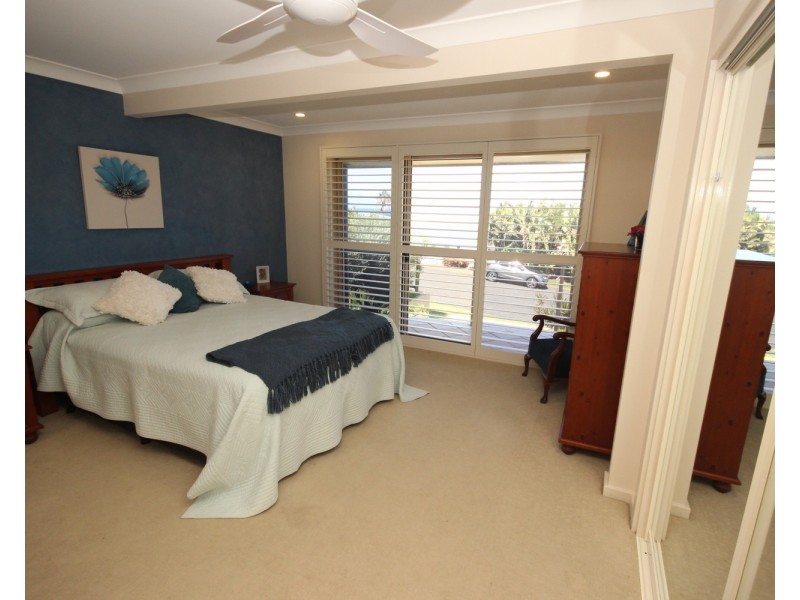 11 Lakeview Crescent, Forster NSW 2428