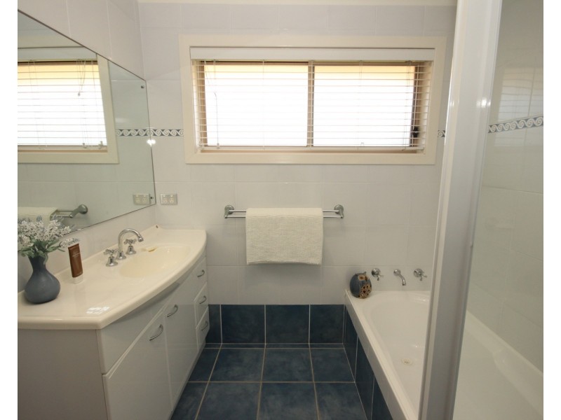 11 Lakeview Crescent, Forster NSW 2428