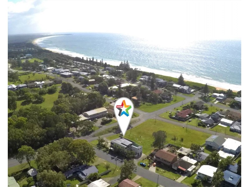 15 Diamond Drive, Diamond Beach NSW 2430