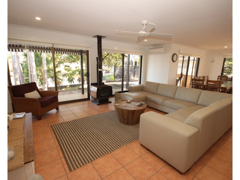 15 Rest Point Parade, Tuncurry NSW 2428