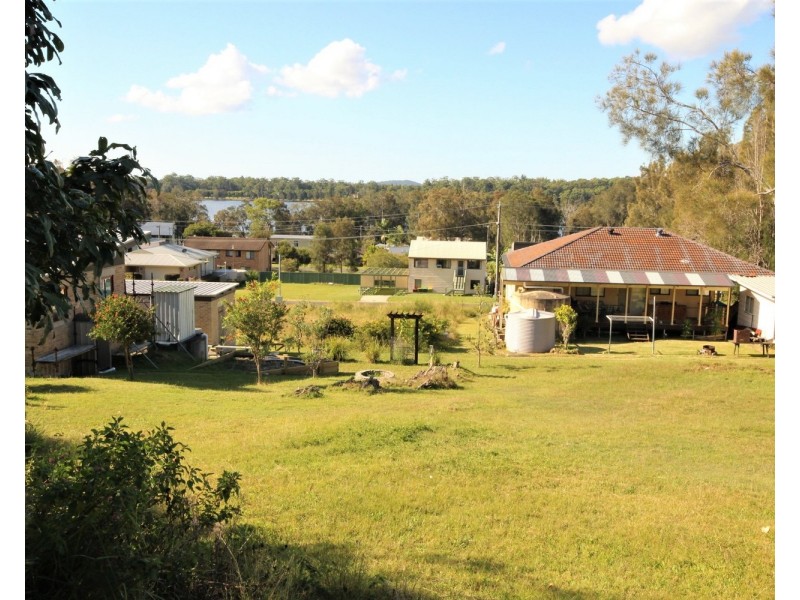 5 Illawarra Crescent, Coomba Park NSW 2428