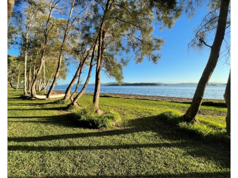 39 Green Point Drive, Green Point NSW 2428