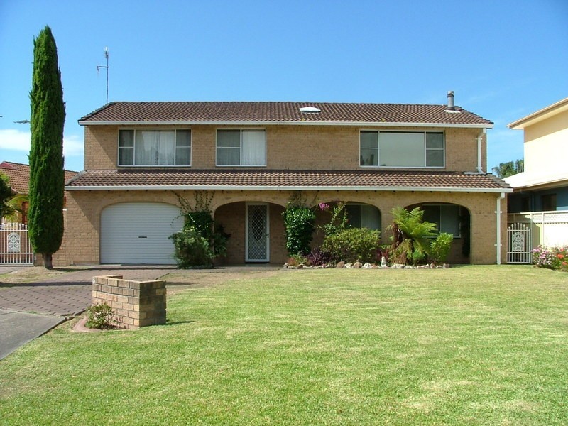 2 Roebuck Key, Forster NSW 2428