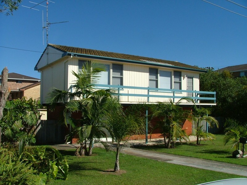 4 Bay Street, Tuncurry NSW 2428