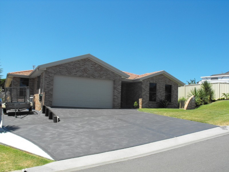 3 Leonardo Avenue, Forster NSW 2428