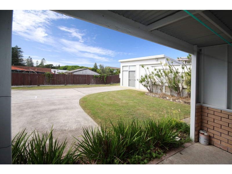 9 Main Street, Hallidays Point NSW 2430