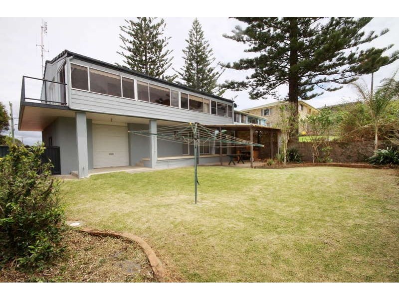 24 Lakeview Crescent, Forster NSW 2428