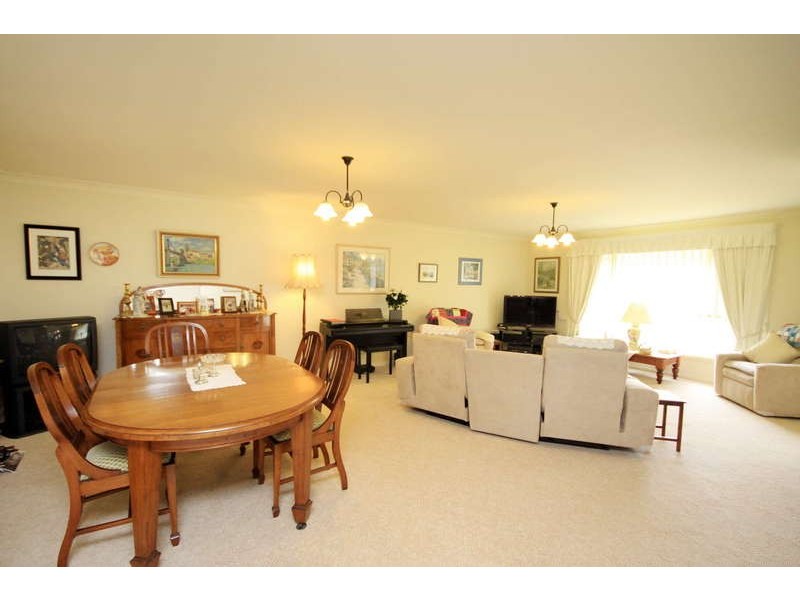 2/10 Riana Avenue, Forster NSW 2428