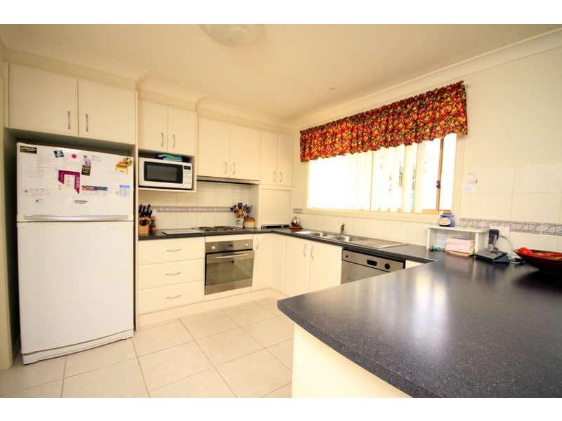 2/10 Riana Avenue, Forster NSW 2428