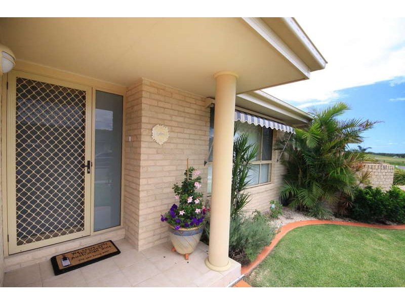 2/10 Riana Avenue, Forster NSW 2428