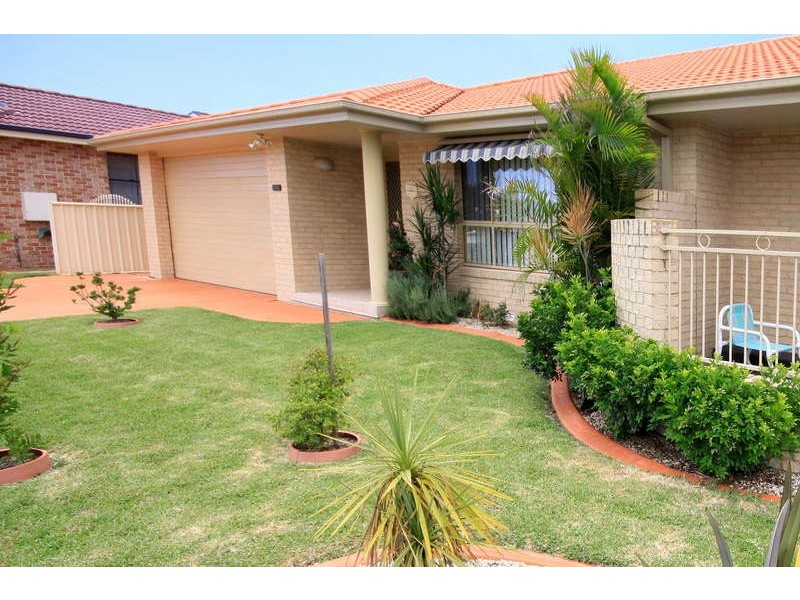2/10 Riana Avenue, Forster NSW 2428