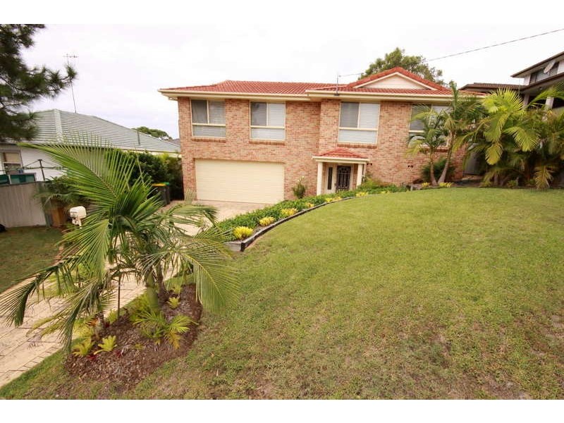1 Daphne Street, Forster NSW 2428