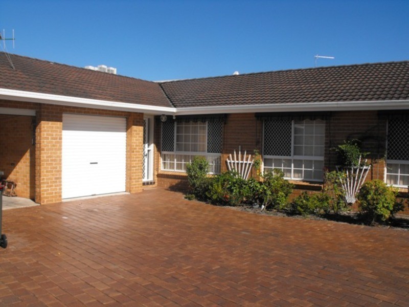 2/4  Heath Avenue, Tuncurry NSW 2428