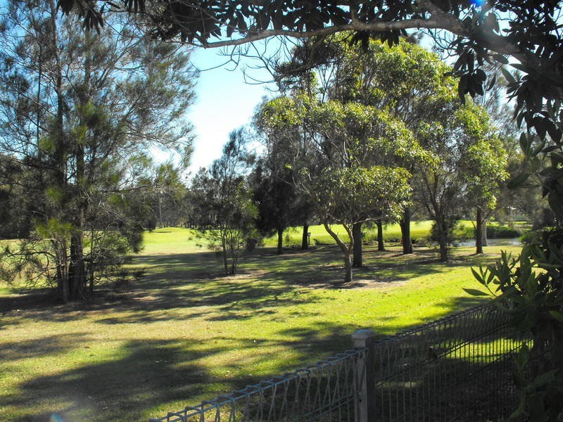 2/18 Fairway Crescent, Forster NSW 2428