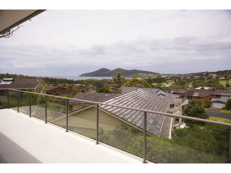 25 Lake Vista Crescent, Forster NSW 2428