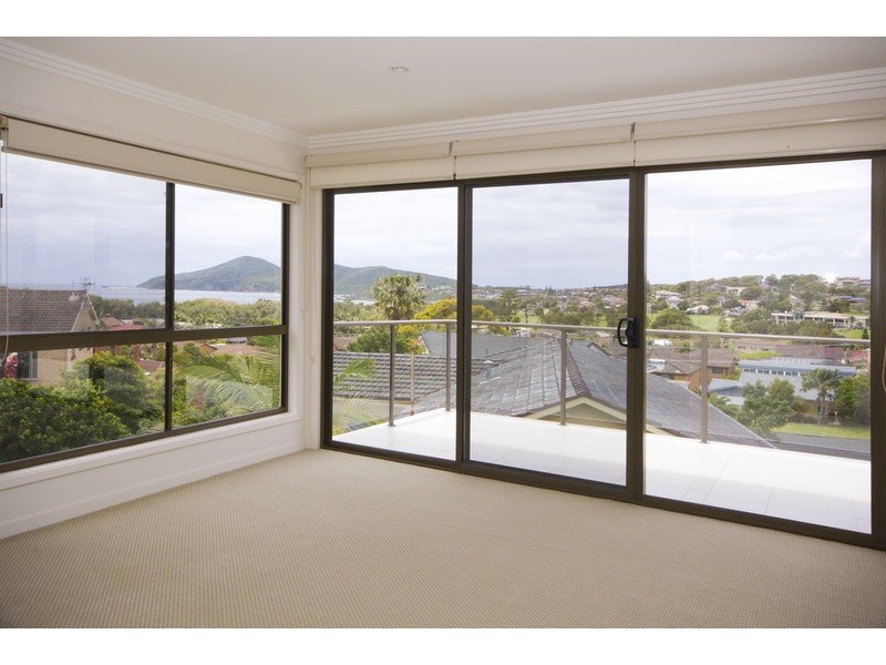 25 Lake Vista Crescent, Forster NSW 2428