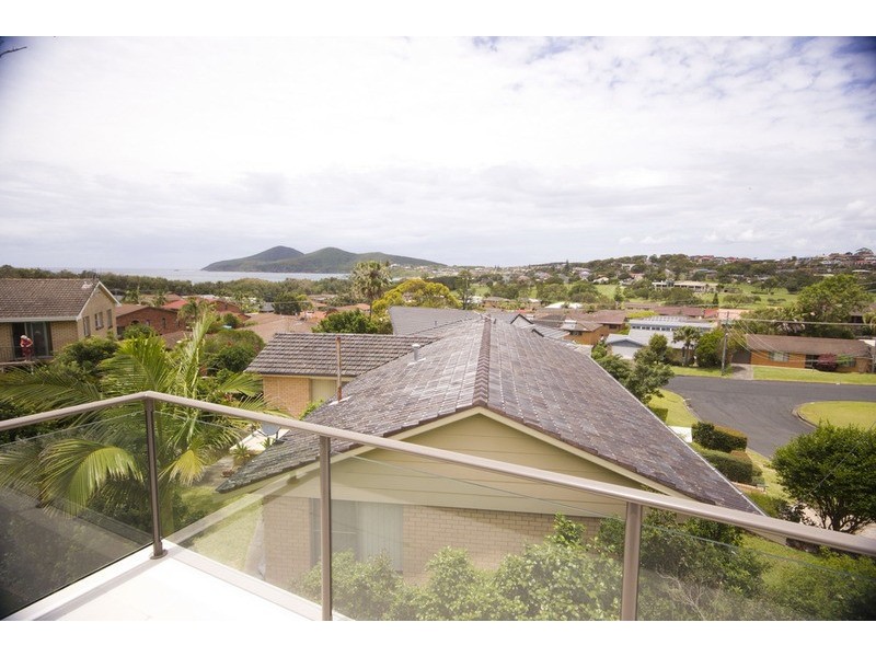 25 Lake Vista Crescent, Forster NSW 2428