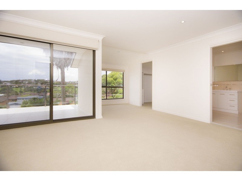 25 Lake Vista Crescent, Forster NSW 2428