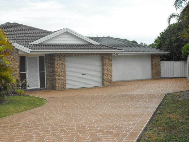 2A Hesper Drive, Forster NSW 2428