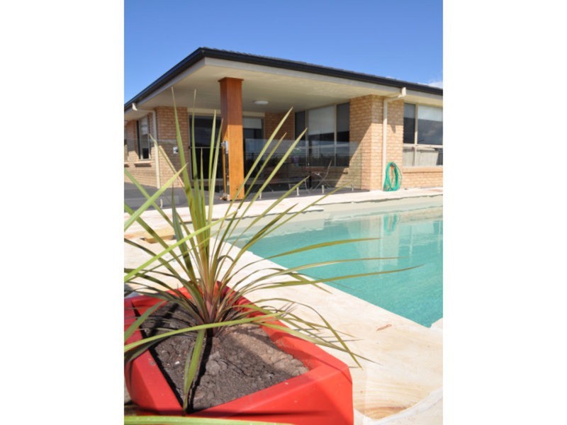 43 Wamara Crescent, Forster NSW 2428