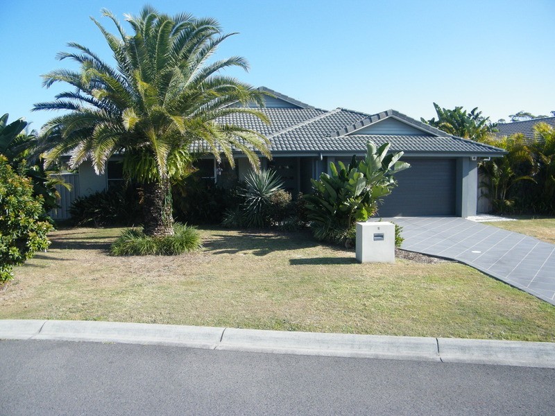 2 Fig Tree Court, Forster NSW 2428