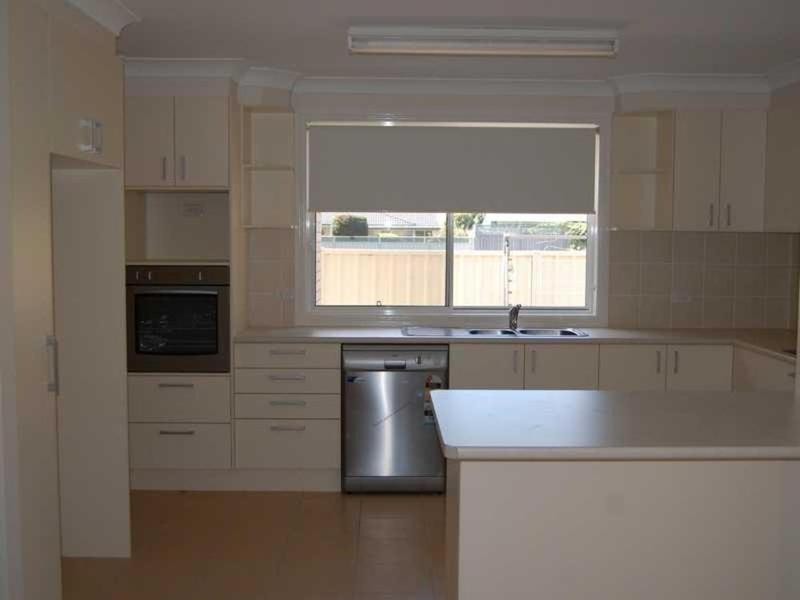 2/21 Robina Grove, Forster NSW 2428