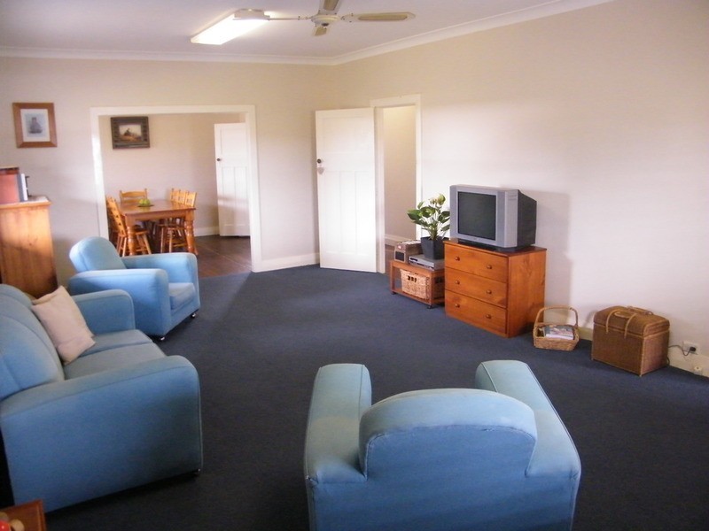 7 Chapmans Road, Tuncurry NSW 2428