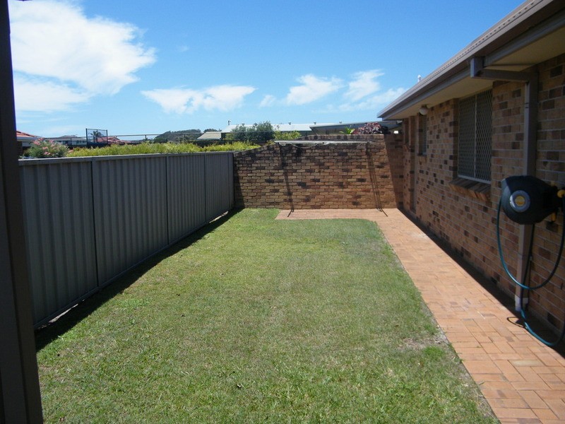 2/8 Cross Street, Forster NSW 2428