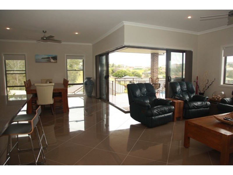 40 Wirrana Circuit, Forster NSW 2428