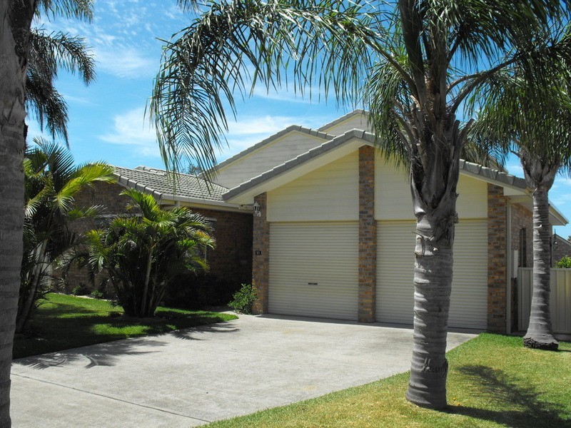 11 Greenview Place, Forster NSW 2428